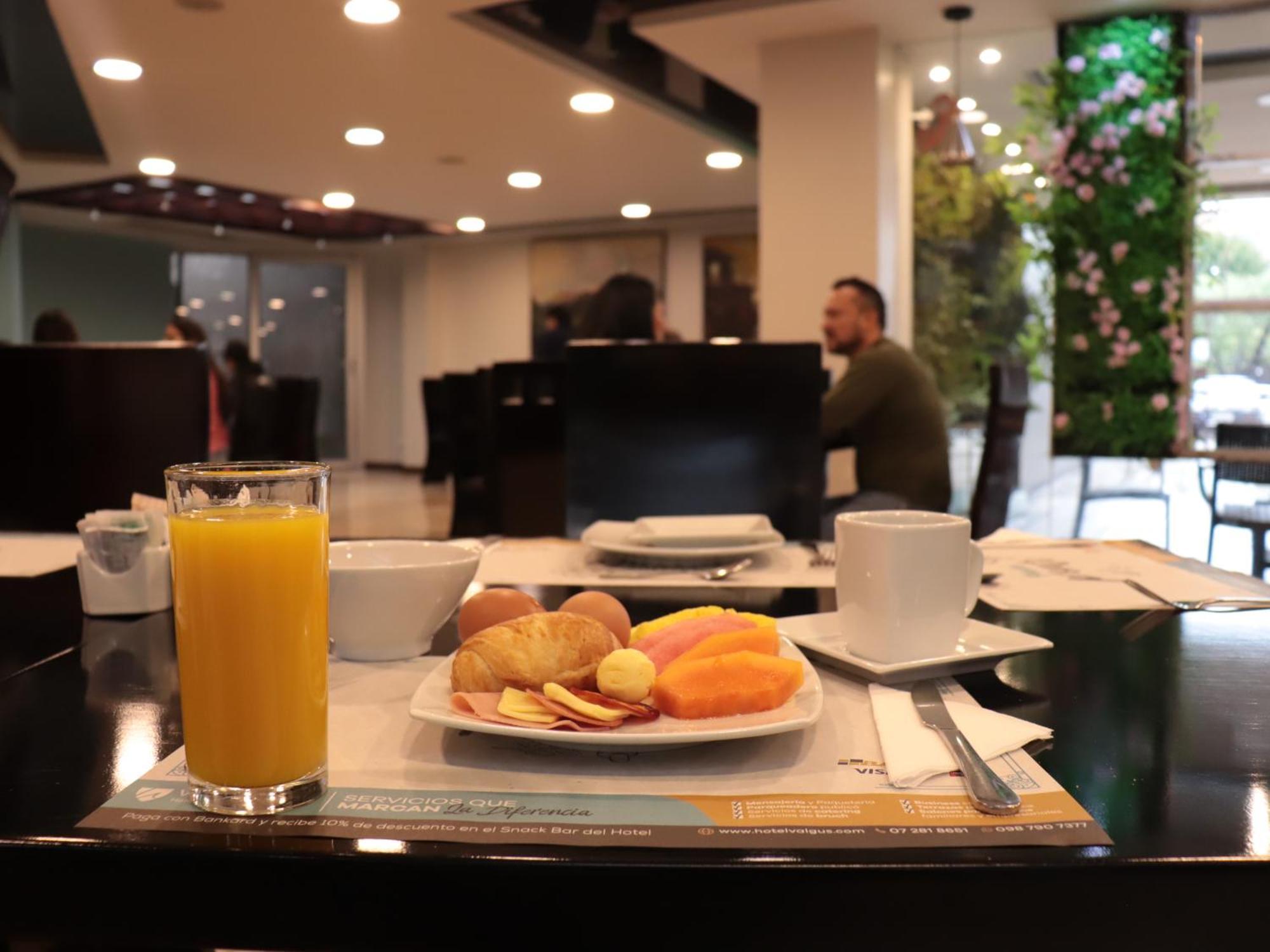 Hotel Valgus Κουένκα Εξωτερικό φωτογραφία