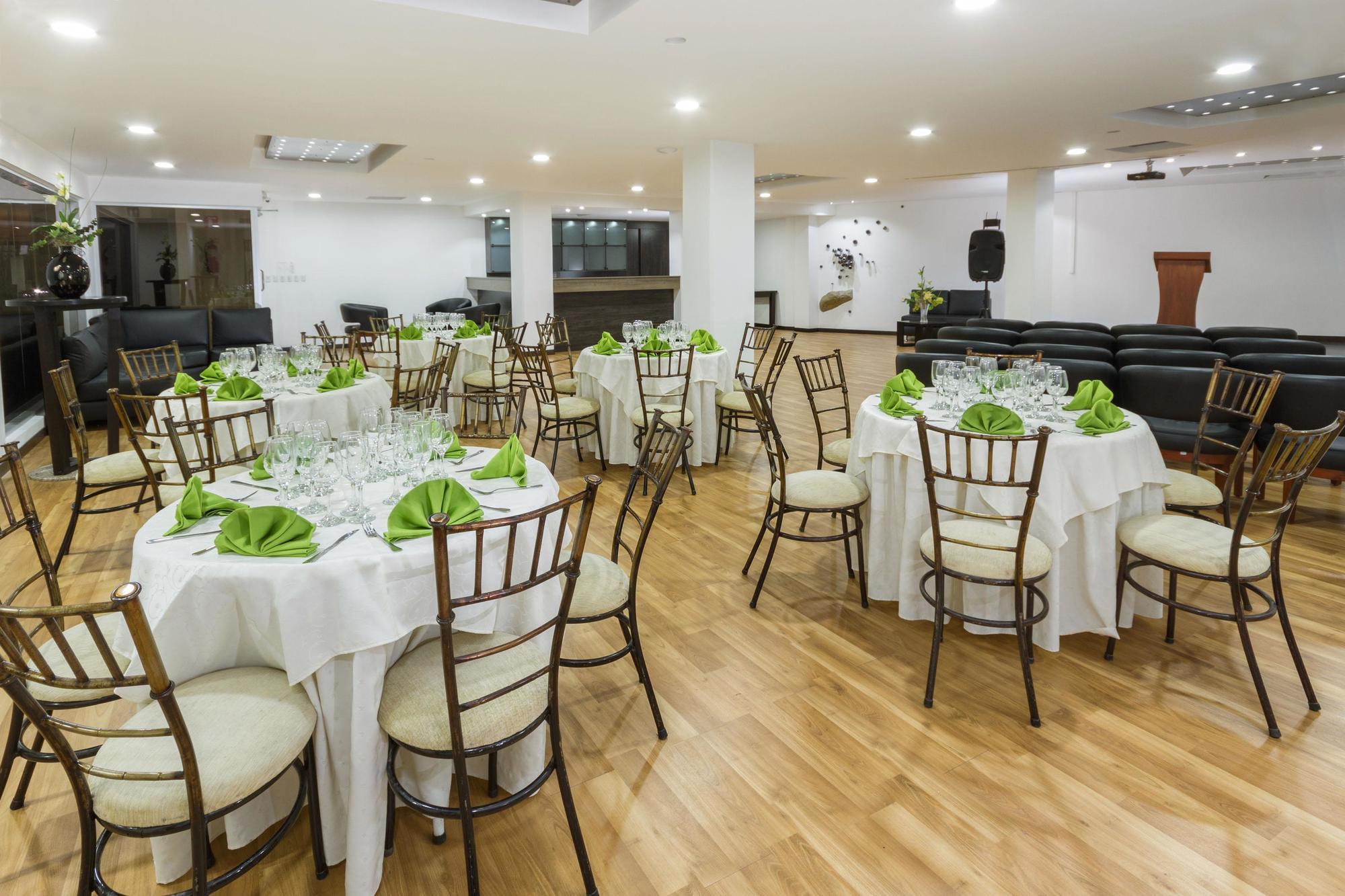 Hotel Valgus Κουένκα Εξωτερικό φωτογραφία